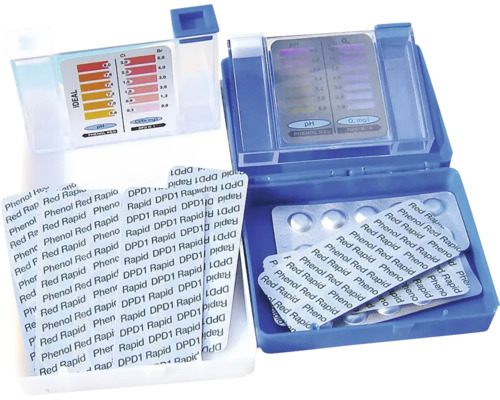 Kit de test d''eau de piscine avec comprimés et échelle de couleurs pour déterminer le pH