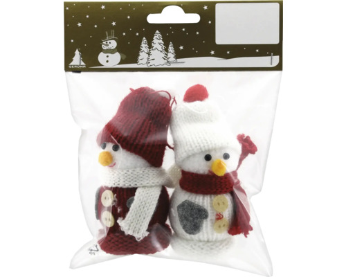 Zwei Schneemann-Anhänger mit gestrickten Mützen und Schals in einer Verpackung