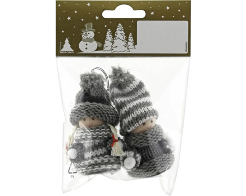 Zwei Strickpuppen als Weihnachtsbaumschmuck im durchsichtigen Kunststoffbeutel