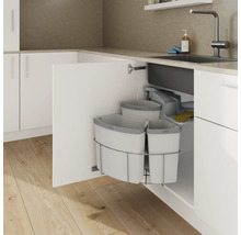 Poubelle dans un placard de cuisine avec plusieurs bacs pour le tri des déchets.