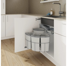 Système de tri des déchets avec plusieurs bacs dans un placard de cuisine