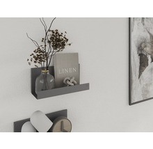 Étagère murale avec vase, livre et objet de décoration