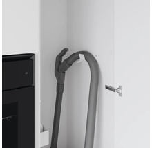 Support de tuyau d''aspirateur dans un placard