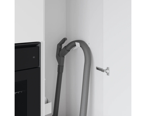 Support de tuyau d''aspirateur dans un placard