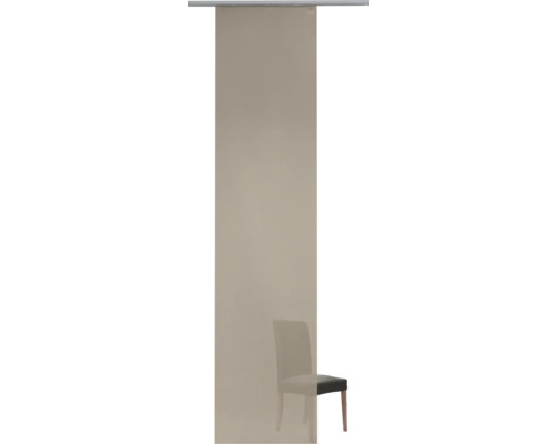 Porte coulissante devant une chaise