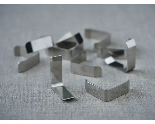 Plusieurs clips de fixation en métal