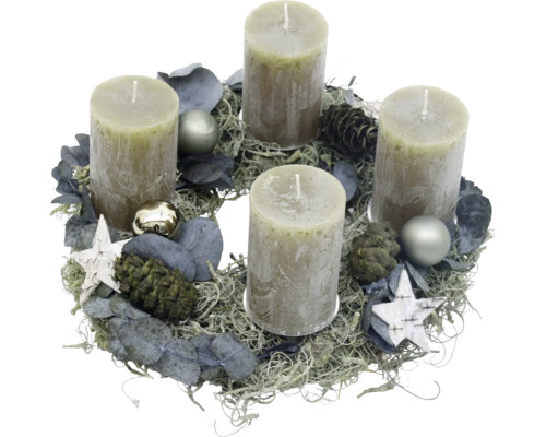 Adventskranz mit vier Kerzen, Tannenzapfen, Sternen und Kugeln