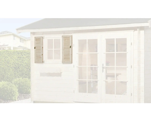 Volets en bois sur une cabane de jardin