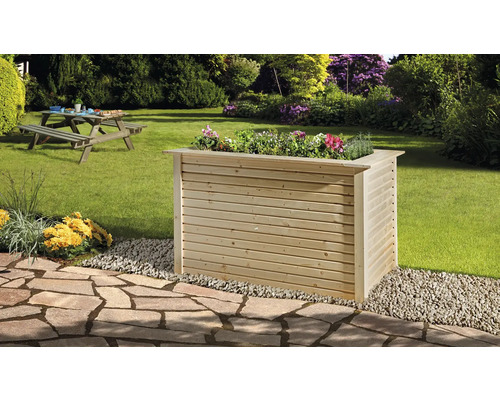 Jardinière surélevée en bois dans le jardin, plantée de fleurs