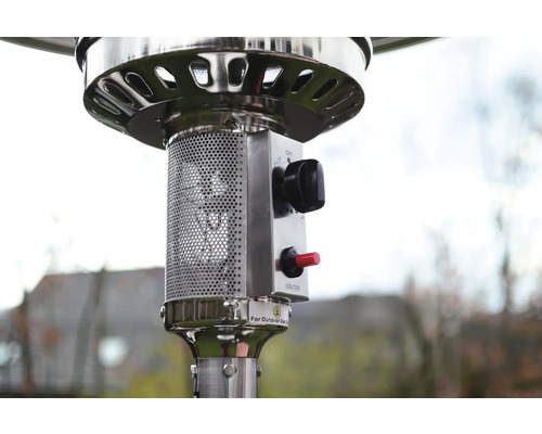 Vue détaillée d''un radiateur de terrasse avec panneau de commande, comprenant un bouton d''allumage et un bouton rotatif