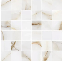 Quadratische Fliesen in Marmoroptik, geeignet für Wand- und Bodengestaltung.
