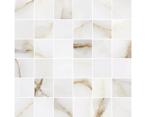 Quadratische Fliesen in Marmoroptik, geeignet für Wand- und Bodengestaltung.