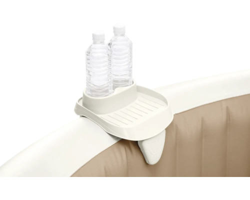 Porte-boissons sur un bain à remous avec deux bouteilles d''eau