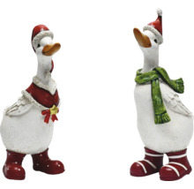 Zwei dekorative Gänsefiguren mit Weihnachtsmotiven.