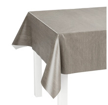 Table avec nappe beige
