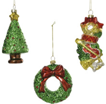 Trois boules de Noël suspendues en forme de sapin de Noël, de couronne et de musicien avec des instruments.