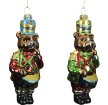 Deux ours comme décorations de Noël en uniforme de soldat