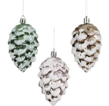 Trois pommes de pin comme décorations d''arbre de Noël avec des cintres