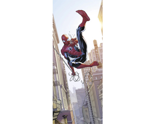 Image de bande dessinée de Spider-Man se balançant dans une ville