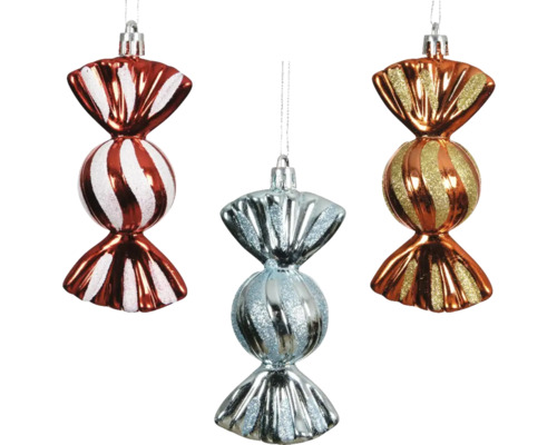 Trois boules de Noël en forme de bonbon en rouge, argent et or