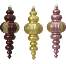 Drei Christbaumkugeln in Tropfenform für die Weihnachtsdekoration
