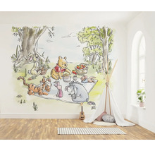 Aménagement mural avec Winnie l''ourson et ses amis pique-niquant dans les bois, vue de la pièce