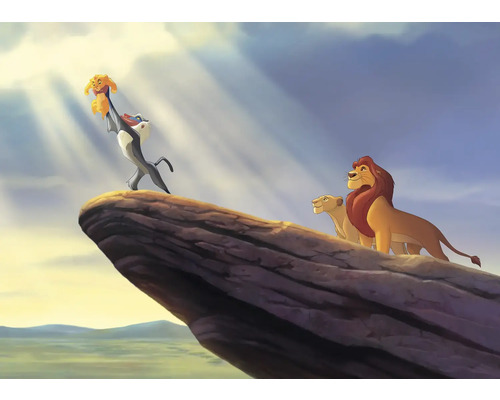 Scène du film Le Roi Lion avec Rafiki, Simba, Mufasa et Sarabi sur un rocher
