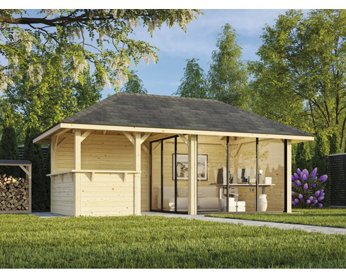 Maison de jardin en bois avec portes coulissantes en verre et mobilier de bureau dans le jardin