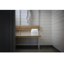 Vestiaire avec banc en bois et boîte de rangement blanche