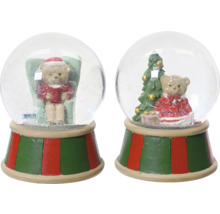 Zwei Schneekugeln mit Weihnachtsmotiv