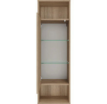 Offener Badezimmerschrank mit Glasablagen