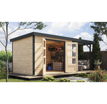 Modernes Gartenhaus aus Holz mit geöffneten Doppeltüren und Geräteaufbewahrung