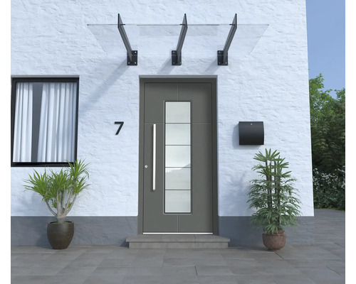 Porte d''entrée avec auvent et boîte aux lettres sur une façade