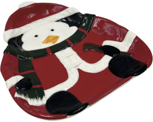 Assiette en forme de pingouin avec vêtements d''hiver