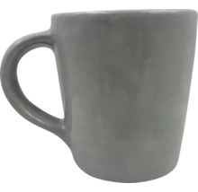 Tasse en céramique avec poignée