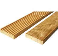 Geriffelte Terrassendielen aus Holz