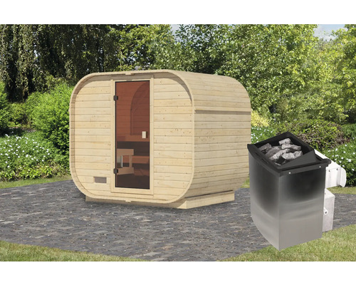 Holzfasssauna mit Saunaofen im Aussenbereich