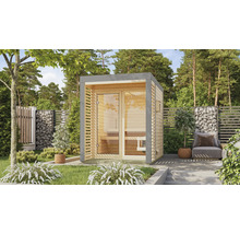Aussensauna aus Holz mit Glastür im Garten