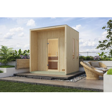 Aussensauna aus Holz mit Glastür auf einer Terrasse