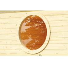 Vue détaillée d''une fenêtre ronde dans un mur en bois