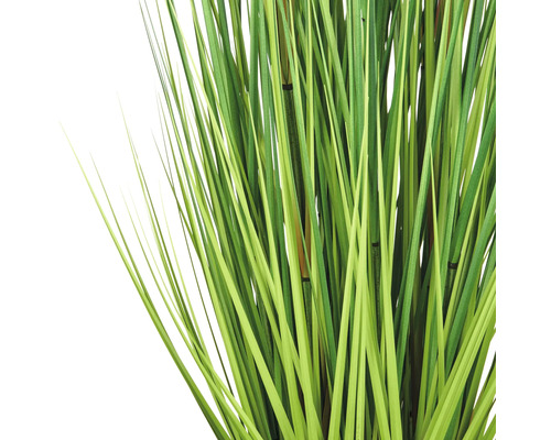 Künstliches Grasbündel mit grünen Halmen und Bambusstielen als Dekoration