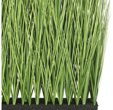 Künstliches Gras im Topf als Dekoration