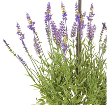 Künstlicher Lavendel mit grünen Blättern