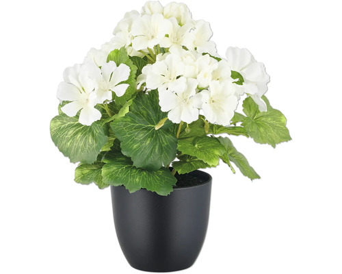 Künstliche Geranie in einem schwarzen Topf