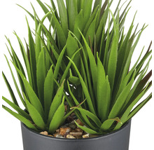 Plante verte artificielle en pot avec pierres décoratives