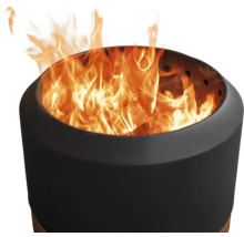 Feuerstelle mit Flammen