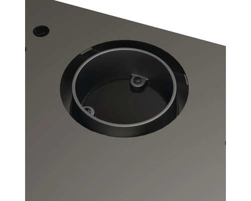 Gros plan d''un insert métallique rond dans un plateau de table