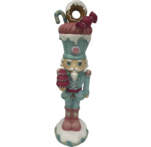 Figurine décorative de casse-noisette avec décorations de bonbons pour une ambiance festive de Noël