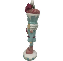 Casse-noisette décoratif avec chapeau de bonbons pour les décorations festives