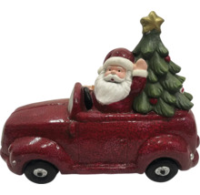 Weihnachtsdekoration: Weihnachtsmann im Auto mit Weihnachtsbaum